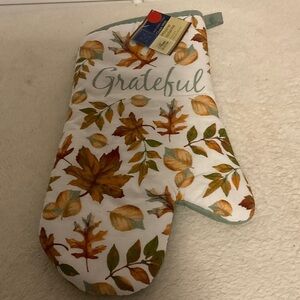 Home Collection Autumn Leaves Oven Mitt